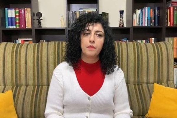 الناشطة الإيرانية نرجس محمدي تفوز بجائزة "حرية الكتابة" السنوية من جمعية القلم الأميركية