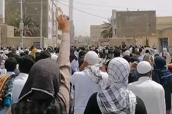احتجاجات زاهدان في الأسبوع 32.. وهتافات تصف خامنئي بـ"المجرم" ونظامه بـ"جمهورية الإعدام"