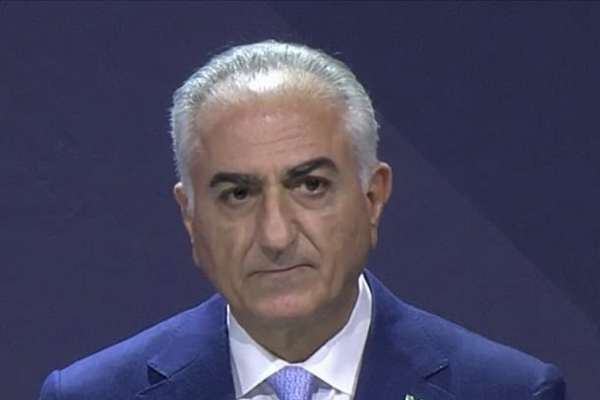 دفتر شاهزاده رضا پهلوی از تصمیم مجمع جهانی اقتصاد برای لغو دعوت از عراقچی استقبال کرد
