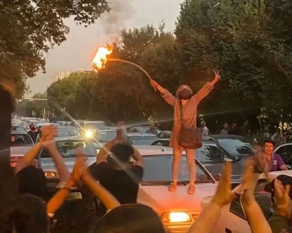 تضامن مع الاحتجاجات الإيرانية على مقتل "مهسا أميني" .. من مطربين مشهورين وسياسيين