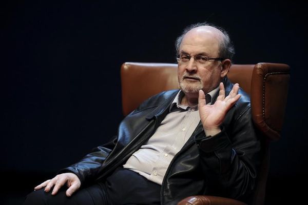 UK Says Ludicrous That Iran Blames Salman Rushdie For Assault