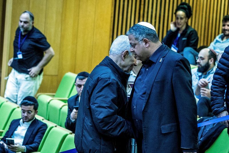 وزیر امنیت داخلی اسرائیل به نتانیاهو: زمان «نه» گفتن به ترامپ و ضربه به حزب‌الله است