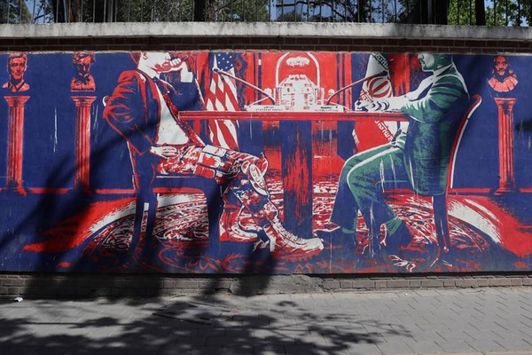 "سبيكتيتور": المفاوضات بين طهران وواشنطن محكومة بالفشل وانقضى زمن الدبلوماسية مع إيران