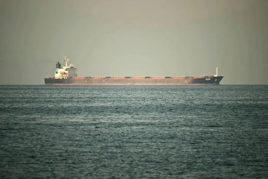 تانکر ترکرز: دو شناور هندی پس از تیراندازی سپاه در تنگه هرمز، مسیر خود را تغییر دادند