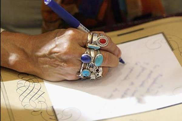 صحيفة إيرانية: تجارة "السحر على الإنترنت" تحقق ملايين التومانات