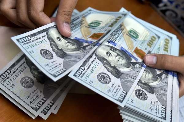 ارتفاع أسعار العملات الأجنبية في السوق الحرة بإيران.. والدولار يتجاوز 95 ألف تومان