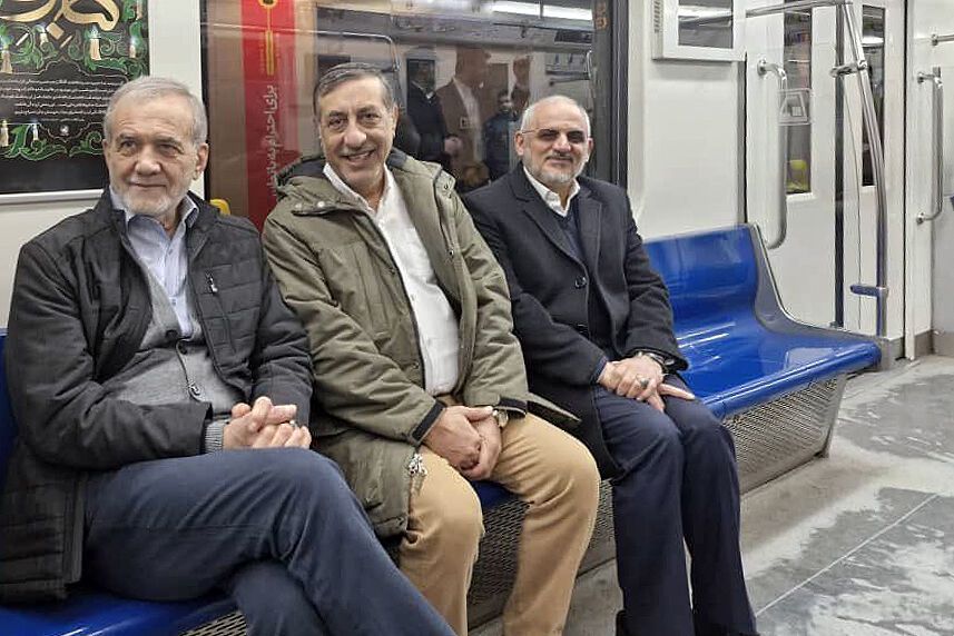معاون اجرایی پزشکیان: نمی&zwnj;شود بنزین لیتری ۷۰ هزار تومان را ۱۵۰۰ تومان بخرید