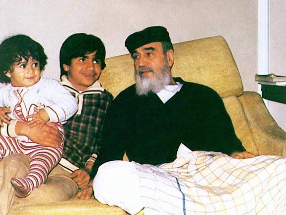 استاد حوزه علمیه قم: عنایت خدا بود که خمینی را از دل دین بیرون آورد و به جامعه عرضه کرد