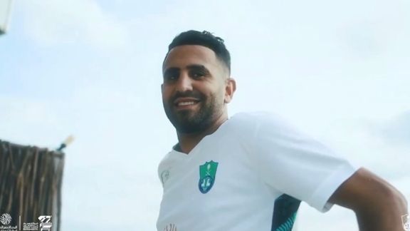 ریاض محرز به الاهلی عربستان سعودی پیوست