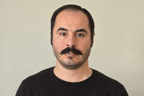 ناشط سياسي إيراني يكشف عن تعرضه لاعتداءات جنسية أثناء اعتقاله