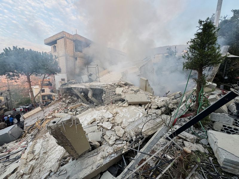 ارتش اسرائیل از حمله به انبارهای سلاح حزب‌الله در جنوب لبنان خبر داد