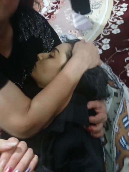 مقتل شابة إيرانية برصاص الأمن في "فرديس" ووالدتها تحتفظ بجثمانها بين ذراعيها حتى الصباح