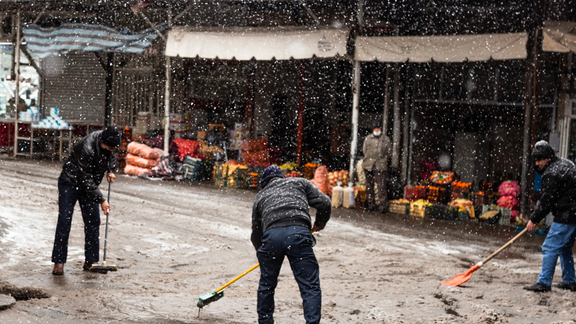 بارش برف و باران در ۱۹ استان ایران؛ انسداد راه ۱۶۷۰ روستا، قطعی برق و ناپدید شدن یک راهدار