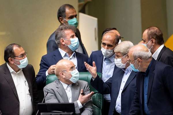 Differences Emerge Among Iran's Conservatives Over Social Media Bans