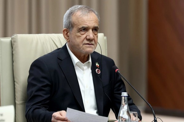 الرئيس بزشكيان: لا يمكننا حاليًا إجراء حوار مباشر مع ترامب لأنهم قتلوا مرشدنا
