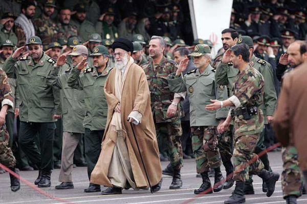 ضابط استخبارات أميركي سابق: العقوبات خلقت سوقا سوداء يديرها أركان النظام في إيران