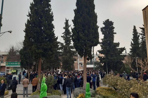 دعوات طلابية في إيران لمواصلة الاحتجاجات على مقتل أمير محمد خالقي