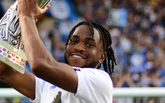 باربارا باندا و آدمولا لوکمن، بهترین بازیکن زن و مرد سال ۲۰۲۴ فوتبال آفریقا شدند