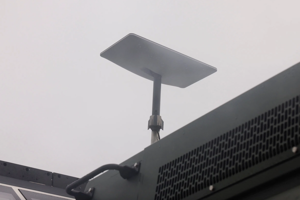 رغم تهديدات النظام.. "فوربس": 20 ألف إيراني يصلون إلى الإنترنت عبر "ستارلينك"