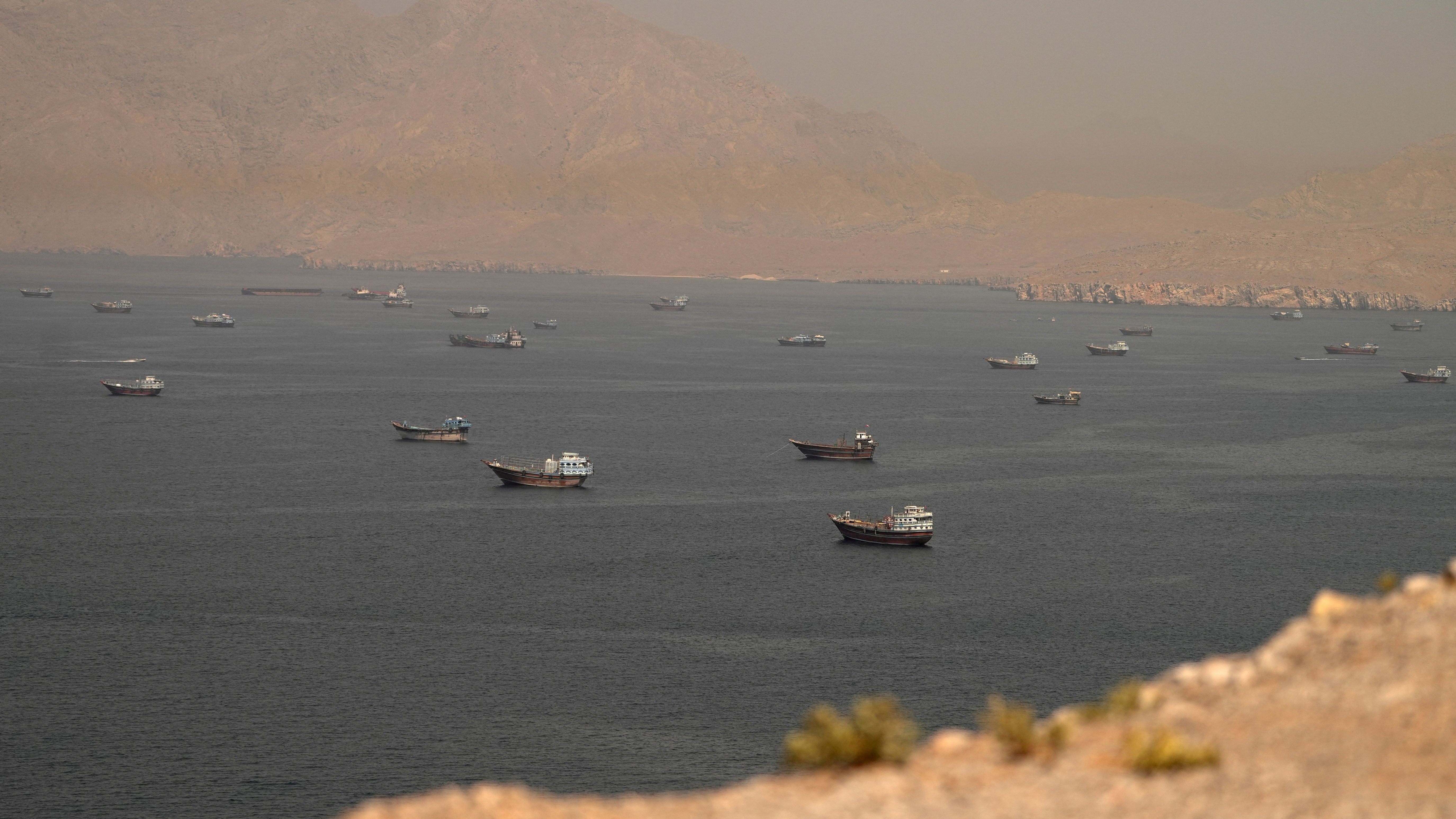 Qatar says US-Iran hotline essential to reopen Hormuz - FT