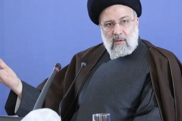 استطلاعات رأي: تراجع شعبية "رئيسي" بشكل كبير ونصف الشباب يريدون الهجرة من إيران