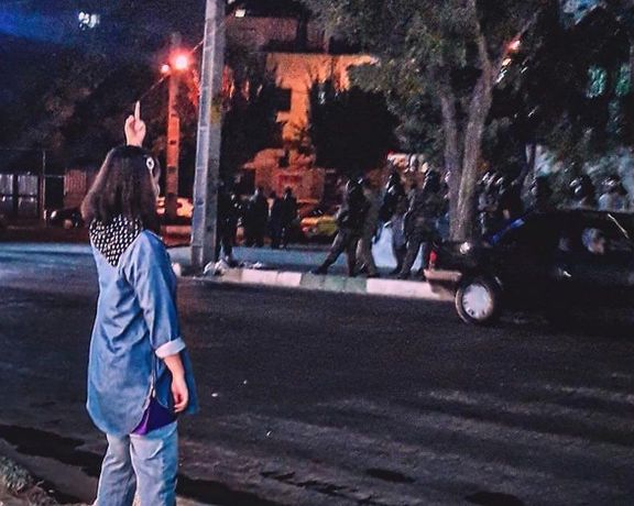 نتایج یک نظرسنجی: اکثریت مردم ایران نه حجاب اجباری میخواهند و نه نظام جمهوری اسلامی