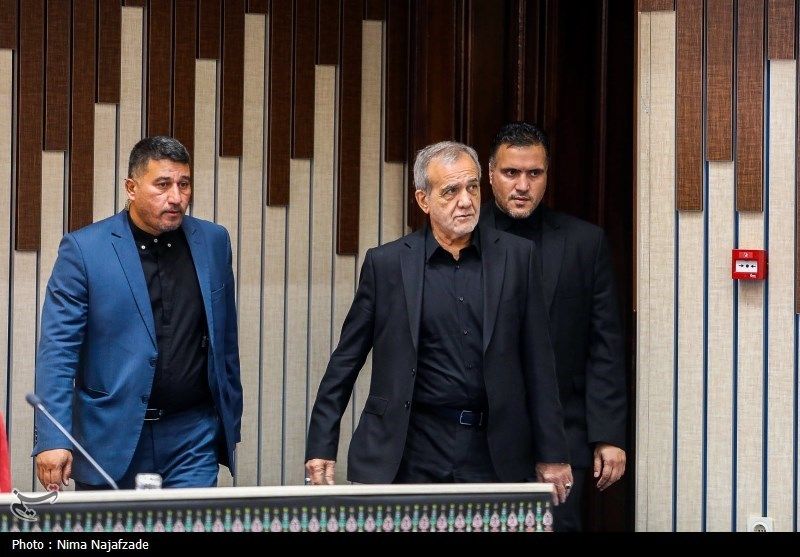 وعده «تمرکززدایی» در اولین سفر استانی مسعود پزشکیان 