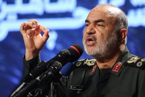القائد العام للحرس الثوري الإيراني يعترف بالحضور الواسع للشباب في الاحتجاجات