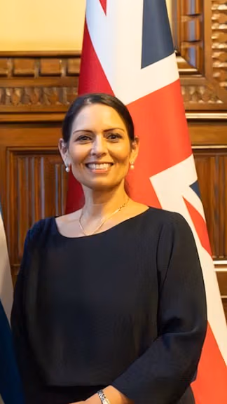 نماینده پارلمان بریتانیا: در کنار ایرانیان شجاعی که برای آزادی مبارزه میکنند ایستادهایم