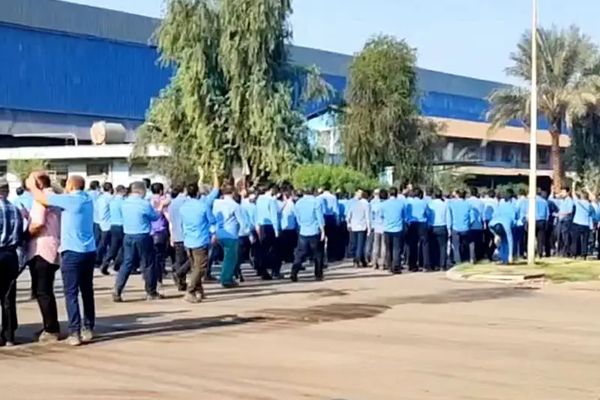 إضراب واحتجاج عمال شركة الصلب الوطنية في إيران يدخل يومه السادس