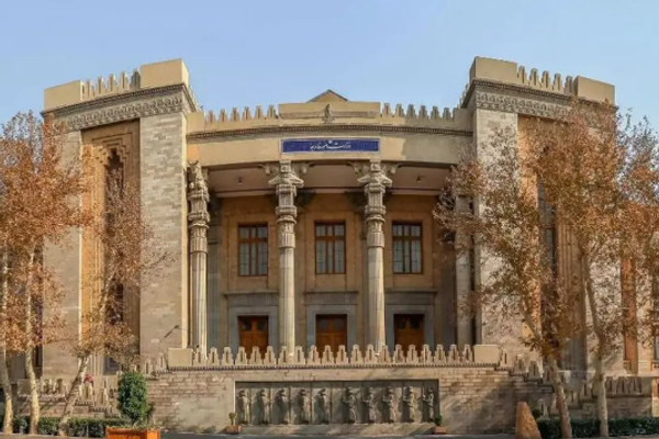 وصف إيران بـ"الدولة المارقة".. طهران تستدعي سفير السويد احتجاجًا على تصريحات وزير التعليم