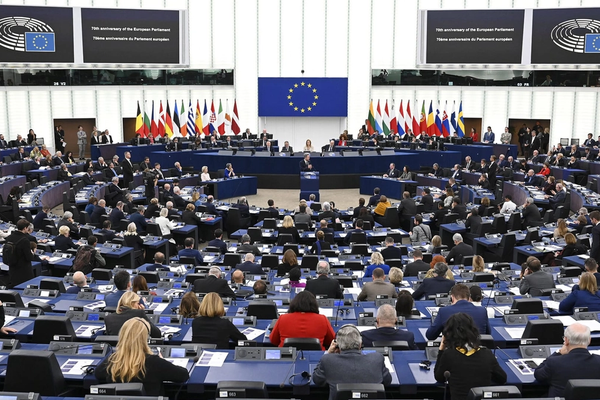 البرلمان الأوروبي يتبنى قرارًا يدين القمع والإعدامات في إيران