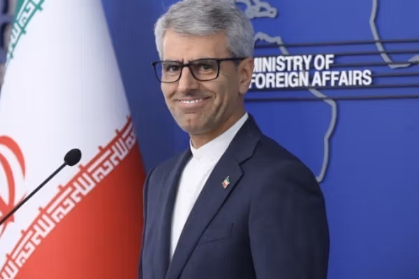 سخنگوی وزارت خارجه: پاستیل خوردن در خارج کشور حرام است