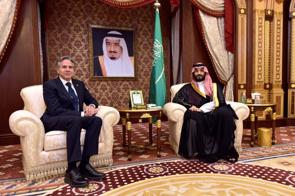 US pledged to protect Saudi Arabia in case of Iranian attack - Bloomberg