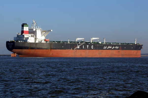 بخلاف سياسة "الضغط الأقصى".. ترامب: يمكن للصين شراء النفط الإيراني