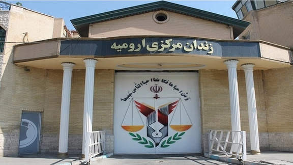 إيران تصدر حكمًا بإعدام أحد معتقلي احتجاجات "انتفاضة مهسا" وسجن اثنين آخرين