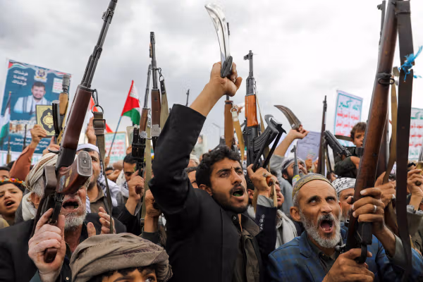 "نيويورك تايمز": ارتفاع التكاليف العسكرية يُثني ترامب عن مواصلة الهجمات على الحوثيين