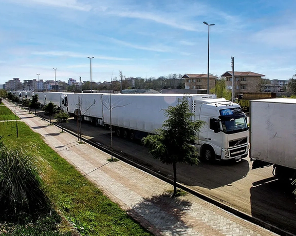 روزنامه هممیهن: ترکیه شش هزار کامیون ایرانی را توقیف و به مزایده گذاشت