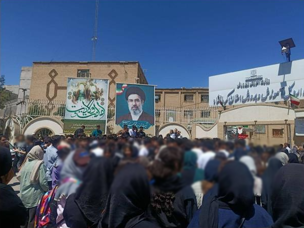 ادامه تجمعات دانش‌آموزان در ایران؛ عضو کمیسیون آموزش مجلس: اعتراض بی‌فایده است
