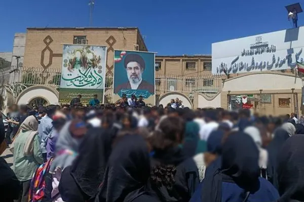 ادامه تجمعات دانشآموزان در ایران؛ عضو کمیسیون آموزش مجلس: اعتراض بیفایده است