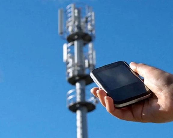 عضو کمیسیون صنایع مجلس: اختلال در آنتندهی تلفن همراه بهدلیل کمبود برق است