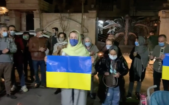 تجمع مقابل سفارت اوکراین در تهران با شعار مرگ بر پوتین و حامیانش