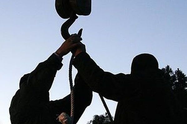 السلطات الإيرانية تعيد عمليات الإعدام العلنية إلى الشوارع