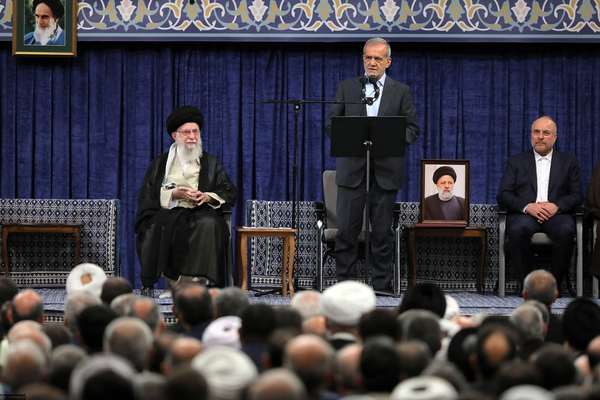 معاون اجرایی دولت: پزشکیان به خامنهای ارادت قلبی و عاطفی دارد
