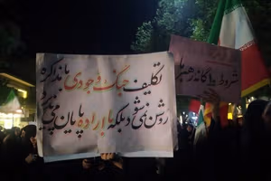برخی حامیان حکومت علیه توافق احتمالی با آمریکا موضع گرفتند