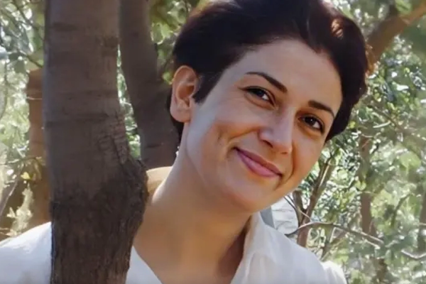 وقف تنفيذ حكم إعدام الناشطة الإيرانية بخشان عزيزي بعد إضراب المدن الكردية