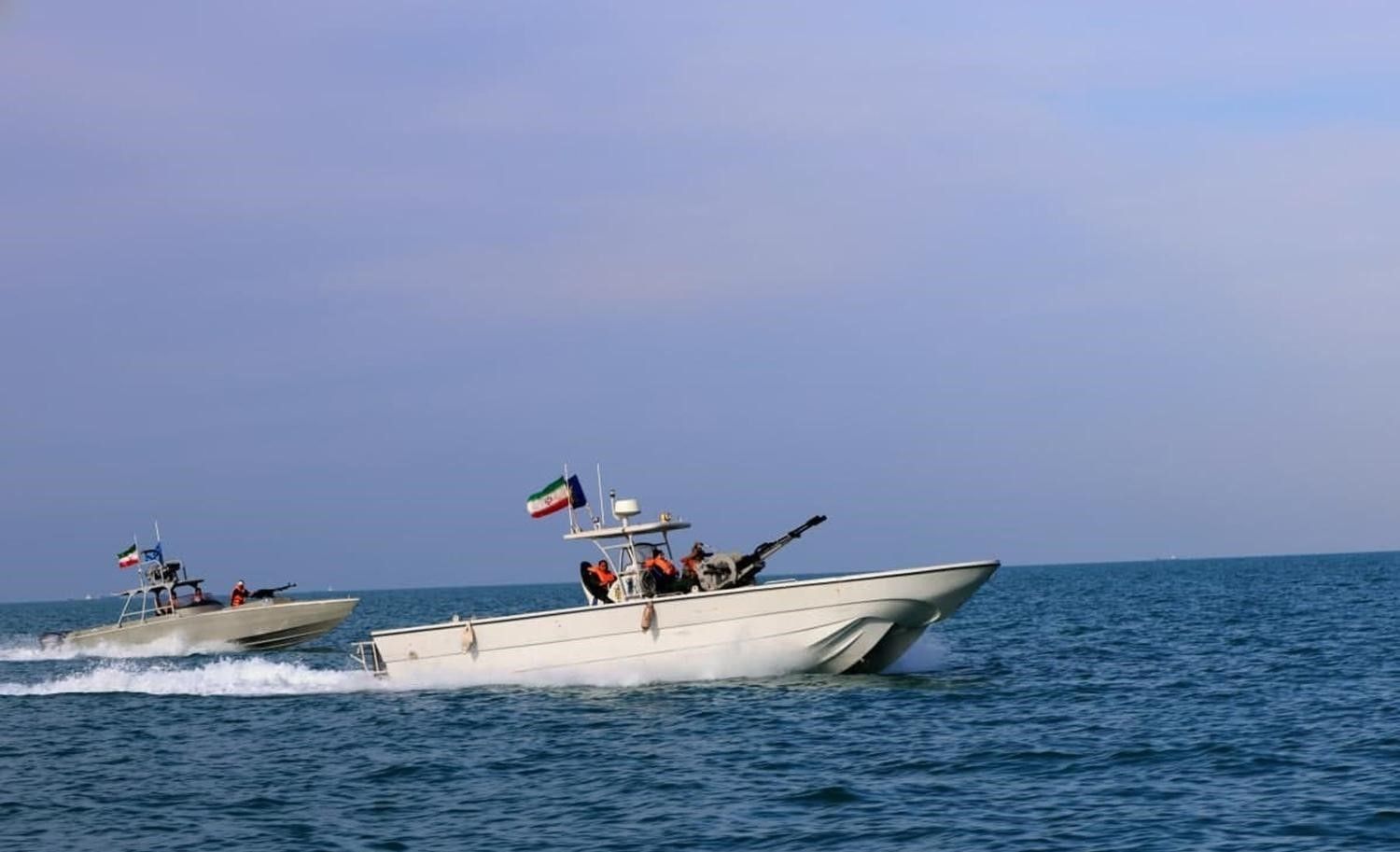 ردًا على واشنطن.. إيران تستولي على سفينة أجنبية بزعم "تهريب الوقود" في بحر عُمان