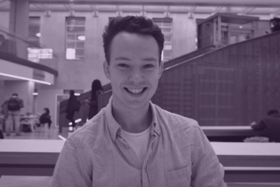 نیویورک تایمز: یک مقام سوئدی اتحادیه اروپا بیش از ۵۰۰ روز است در ایران در بازداشت است