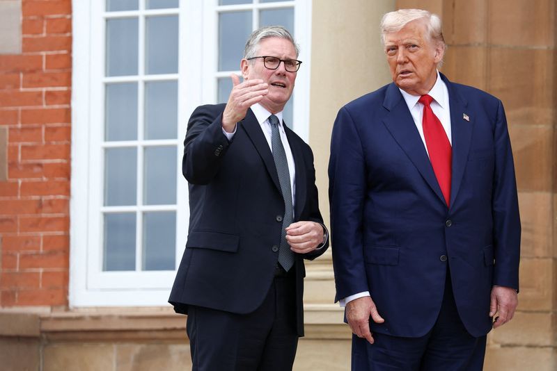 رئيس الوزراء البريطاني يبحث مع ترامب تطورات المحادثات مع إيران
