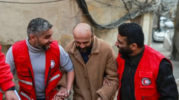 فرد «زندانی» در گزارشی از سیانان، افسر اطلاعات نیروی هوایی سوریه بود